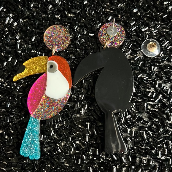 Multi colored glitter Toucan dangle Earrings.These earrings have a Tropical Vibe - Picture 8 of 11